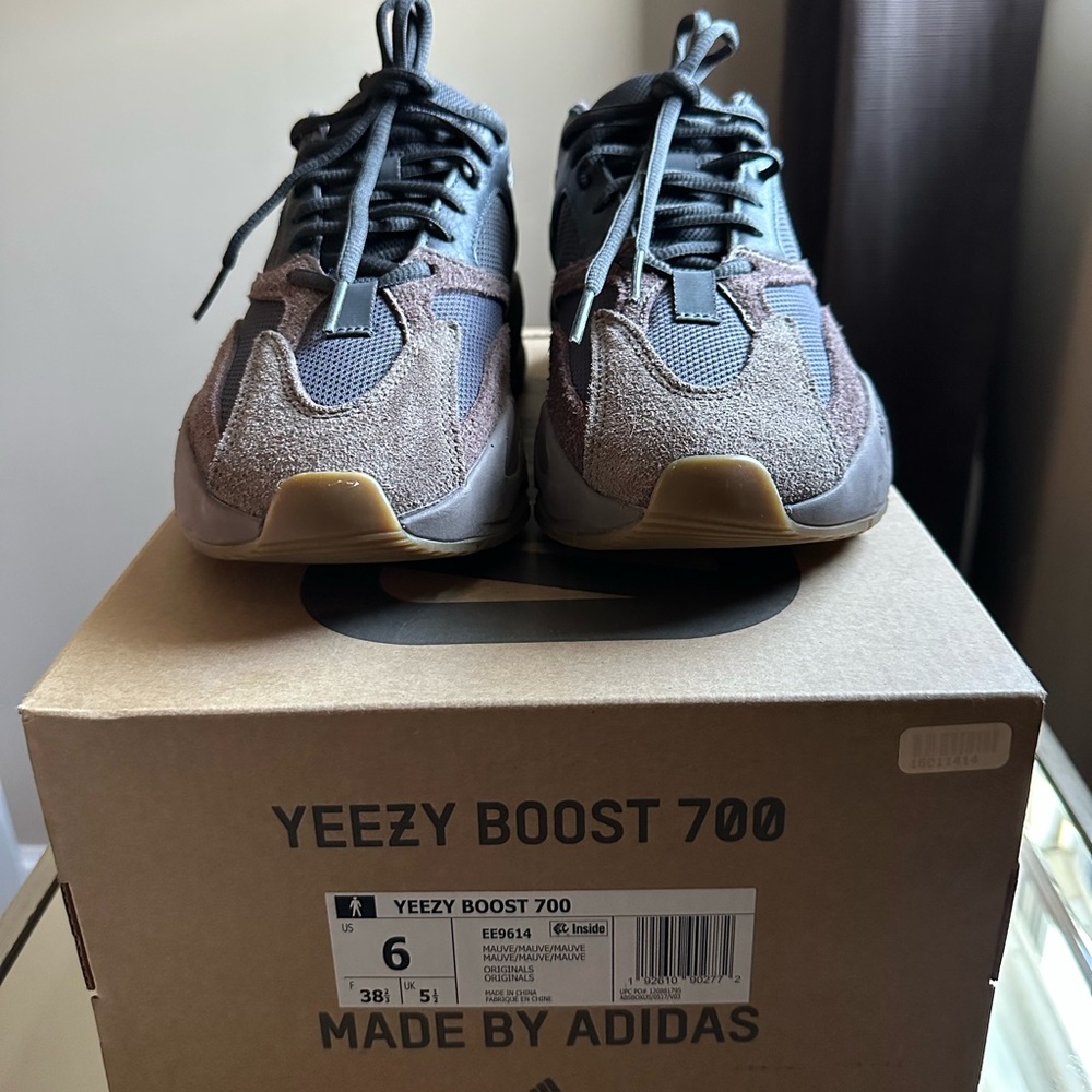 Yeezy boost 700 muave adidas